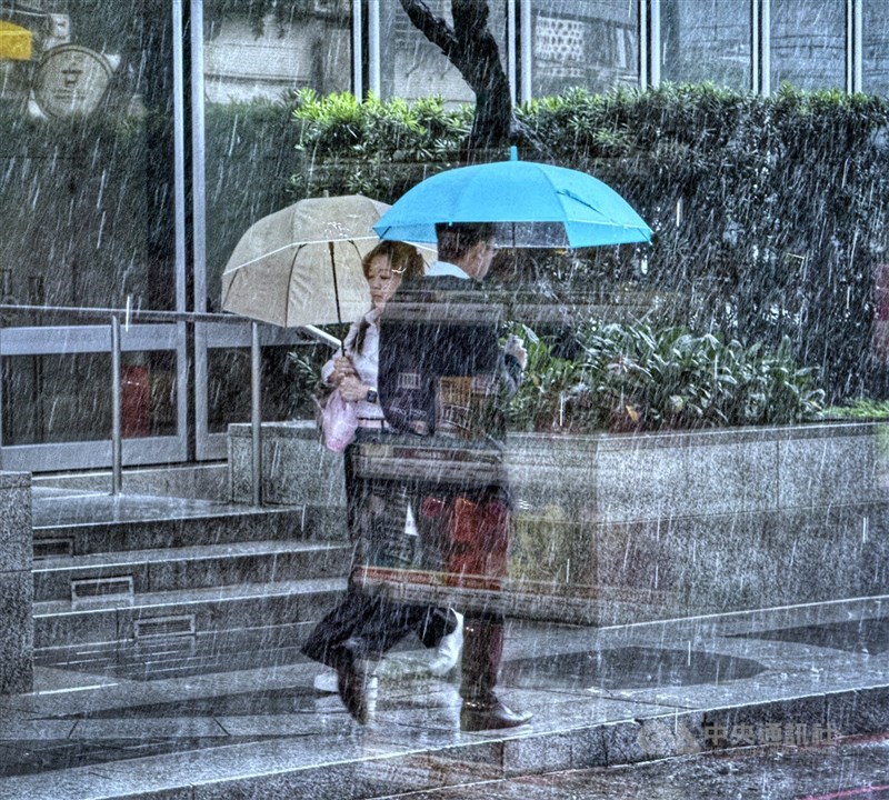 對流發展旺盛　桃竹苗等11縣市大雨特報