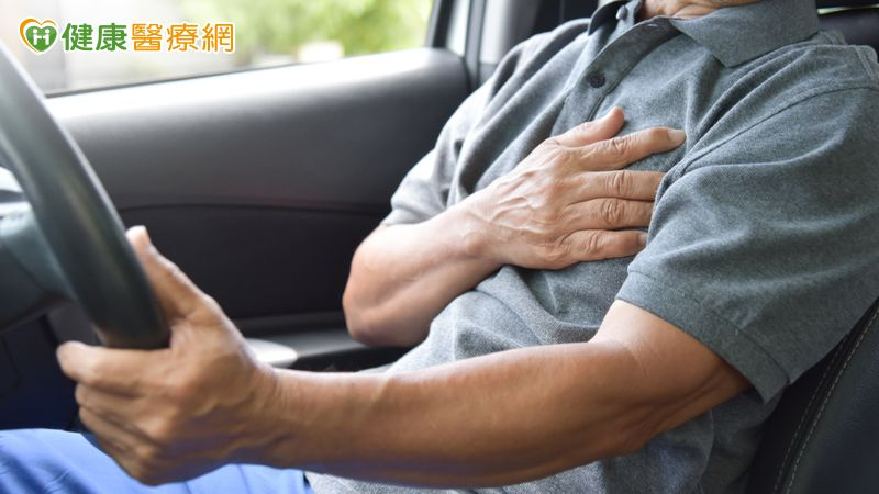 名醫胸痛延伸右胸！機智自救 醫揭穿透性主動脈潰瘍及時挽救寶貴生命