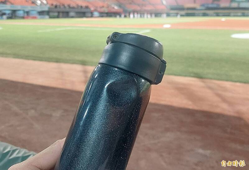 防中暑先中毒！保溫杯裝運動飲料竟出事 原因曝