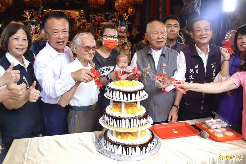 新港奉天宮契子女中秋團圓 97歲老大哥嘉農古董腰帶超吸睛
