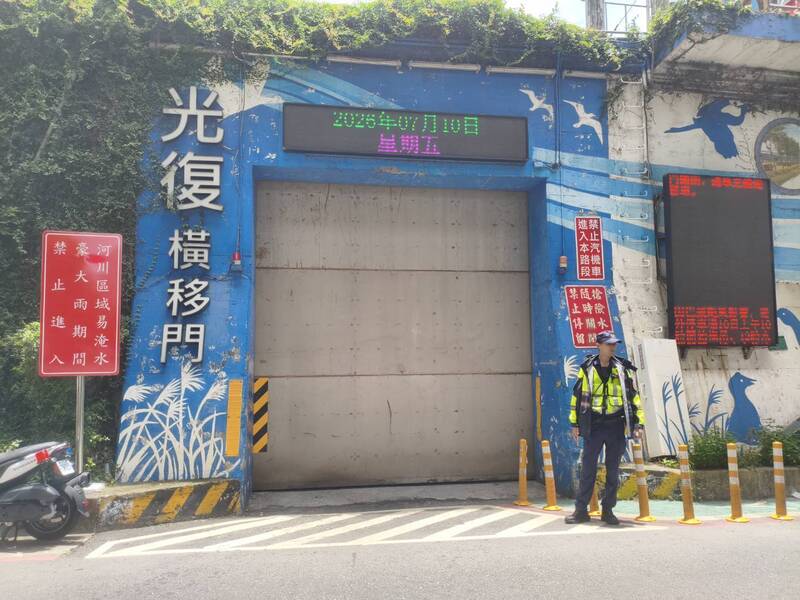 白海豚颱風靠近 新北高灘地下午4點起拖吊車輛、越堤道下午6點封閉