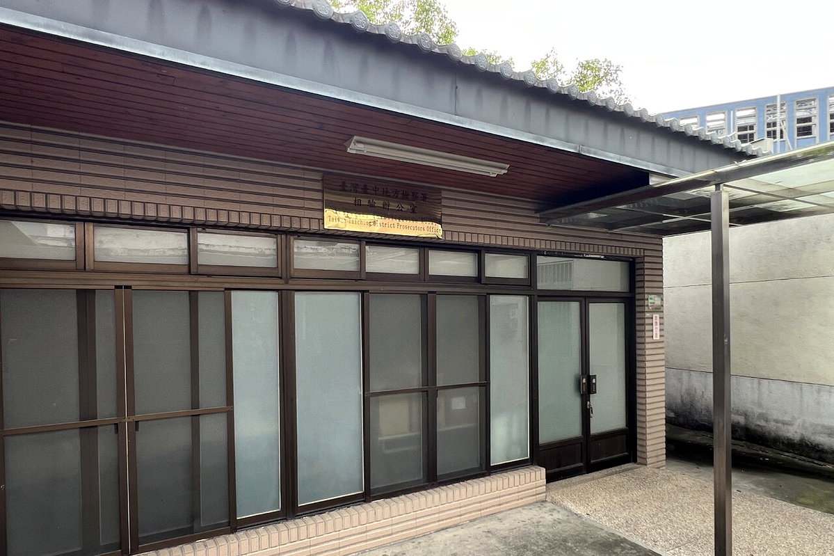 今天段考沒到校...家屬報警急找人 女兒倒臥知名購物廣場外送醫不治