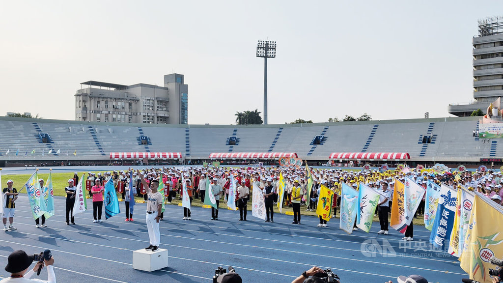 中華郵政運動會登場　王國材讚營運績效優異