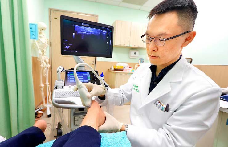 翻腳刀扭傷難癒再生療法解疼痛- 醫療保健- 新聞 - 華人今日網