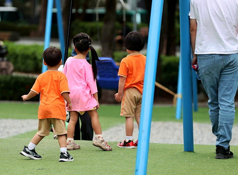 少子化照妖鏡：人口探底卻搶不到托嬰中心名額 全台公托覆蓋率僅4.9% - 倡議家