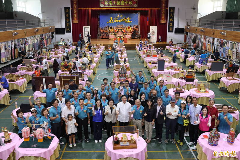 太狂了！115名「總舖師」一起辦桌 北港五湖四海宴開席