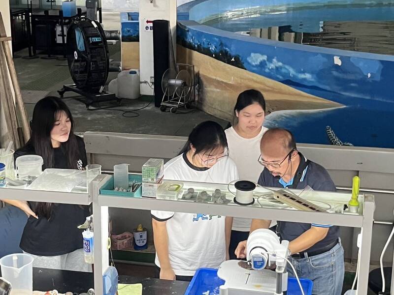 學習「海洋之母」珊瑚保育 高中生探訪墾丁、海生館當守護者