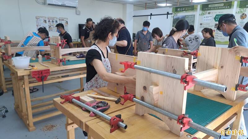 台東微木工競賽 新手120分鐘打造柳杉長凳
