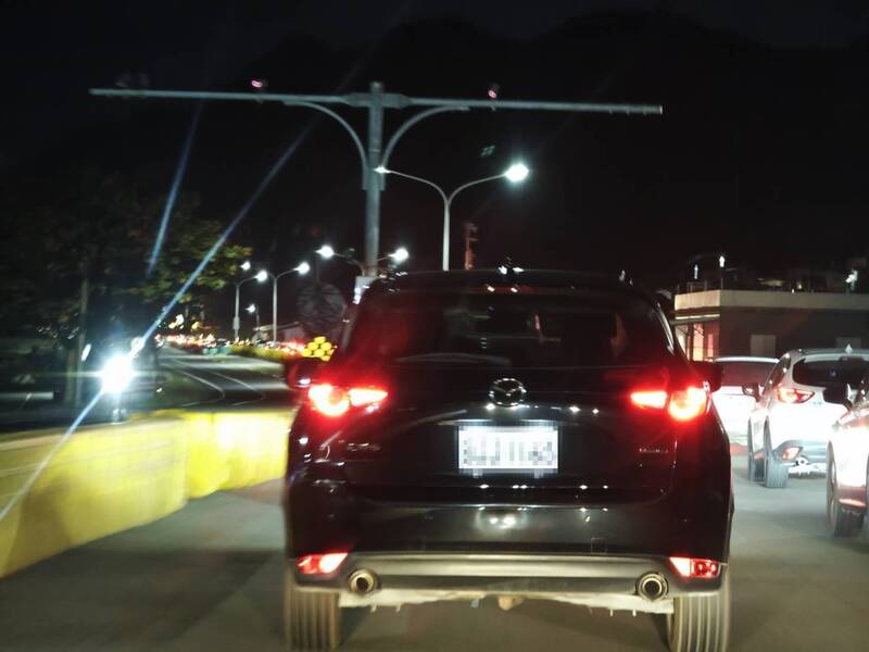 「預判」失準？屏鵝公路昨提前北返車潮塞爆 今收假連調撥車道都免