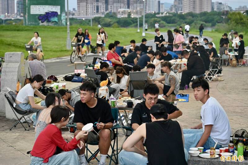 官方玩哏！ 巧虎發文「烤肉有約桃樂比」 網驚：不敢去吧