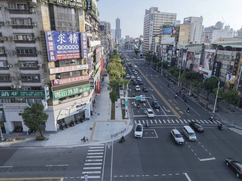 高雄門面中山一路升級 首處「轉角三心圓」人行道示範段