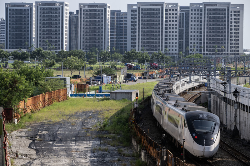 台南鐵路走入地下：送別地面列車最後一夜，拆遷戶的無奈心聲與新生