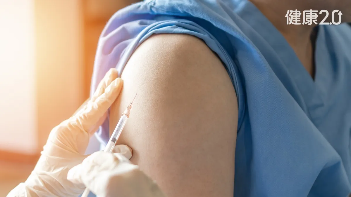 防疫快遞帶狀疱疹疫苗不只防皮蛇？台大x樂生研究：慢性腎病患死亡風險低49%