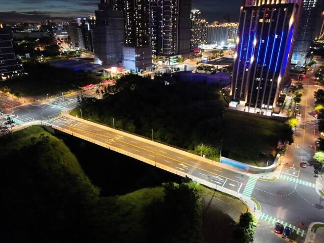 桃園市擴大換裝「雙色溫LED路燈」 照亮高風險路口與熱點