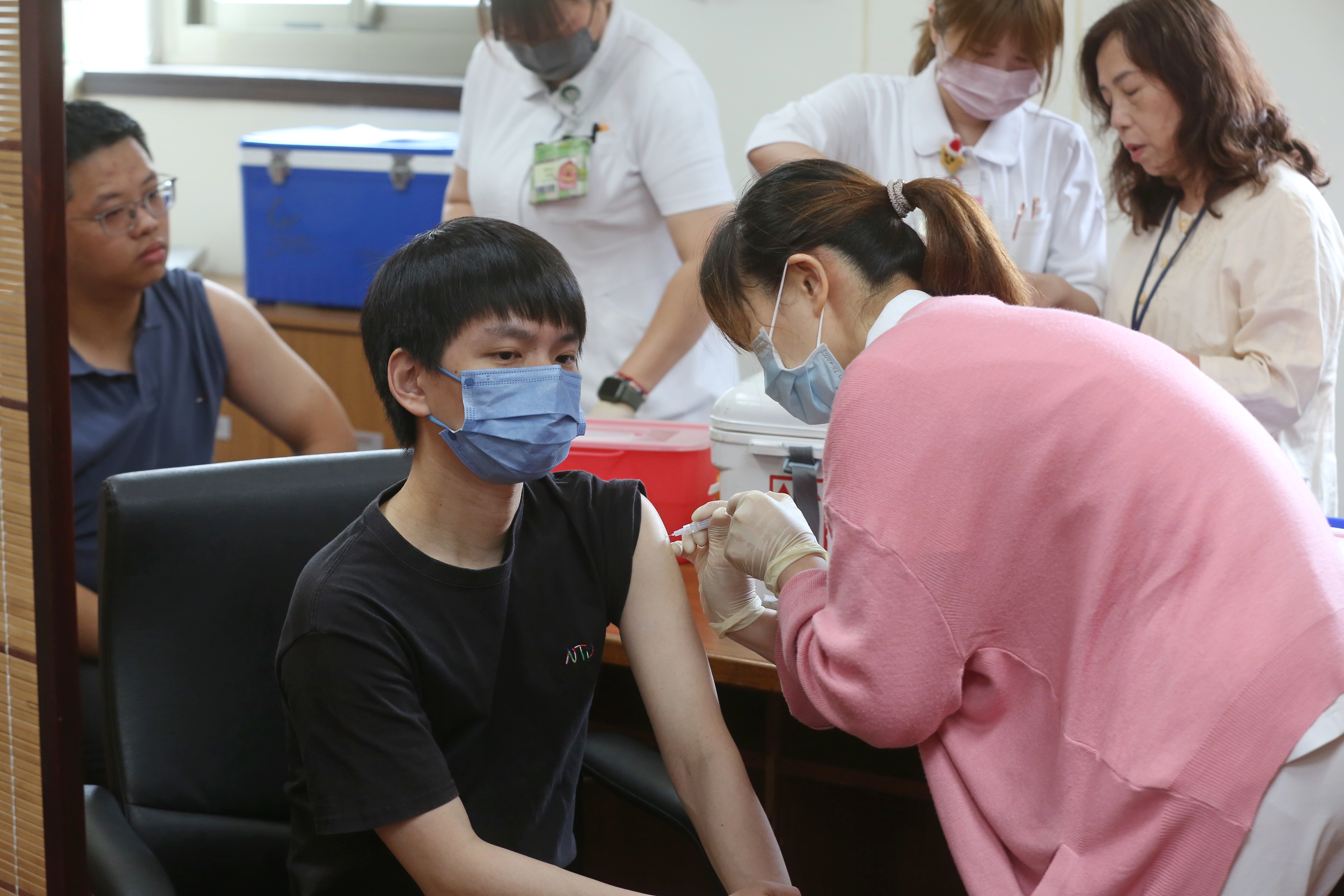 小孩每年打流感疫苗還是中A流！醫師破解迷思：疫苗真正防的是「這件事」 - 鏡報