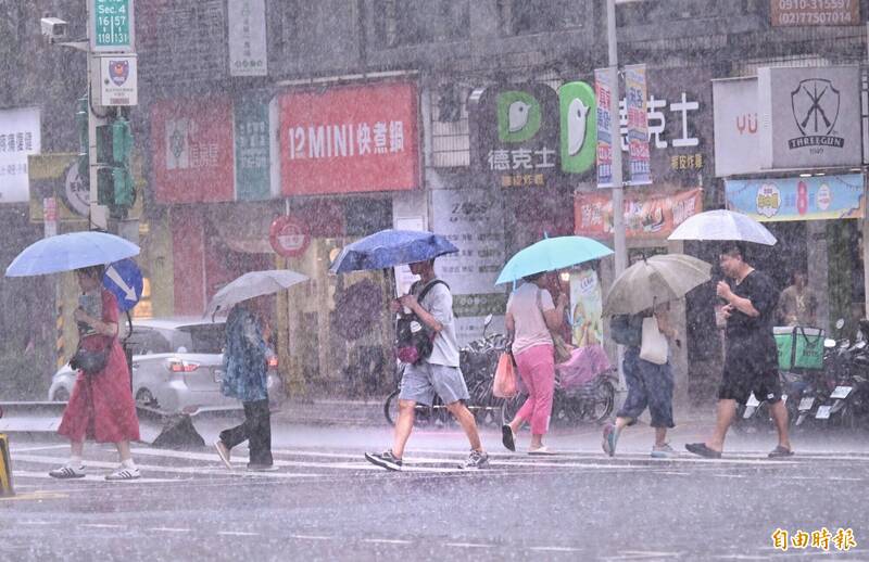 薔琵暴風圈明恐罩全台！颱風論壇：週六夜晚才脫離