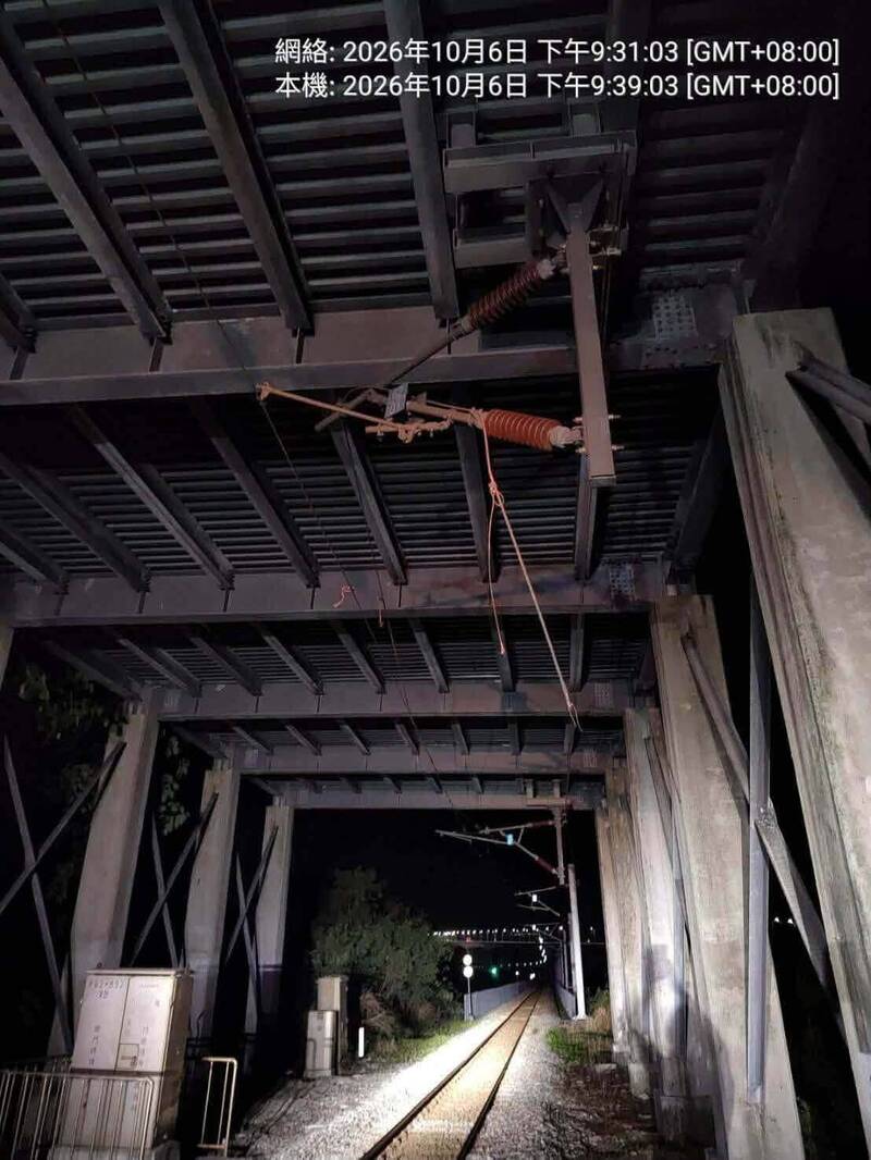 南迴金崙-瀧溪段電車線冒火花 台鐵改柴電機車「深夜急搶修」