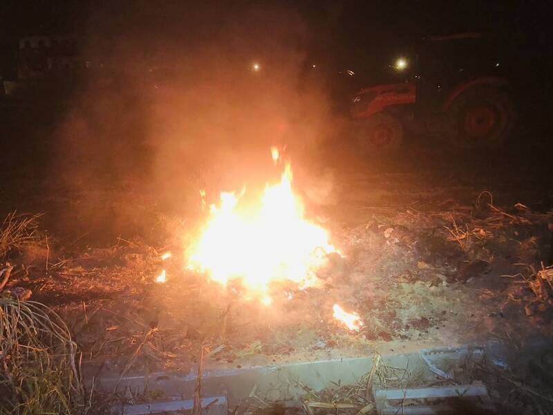 桃園農地露天燒稻釀空污 環保局告發最高可罰10萬元