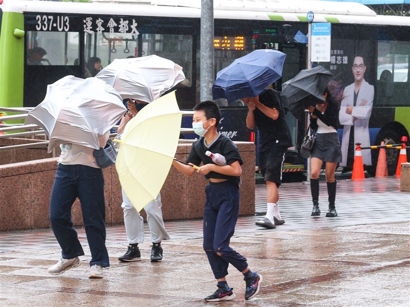 颱風白海豚暴風圈縮小　馬祖傍晚起風雨顯著[影]