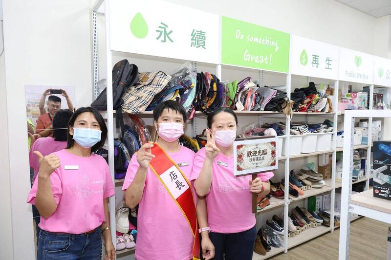 把二手店搬進客運站旁！南投「玫好選品店」助身障者自立
