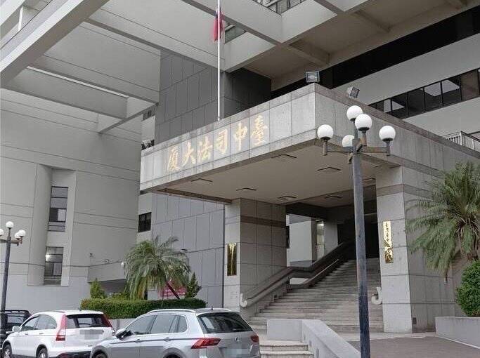 不爽幼犬吠叫台中男拿安全帽猛砸 領養不到1月活活打死丟包