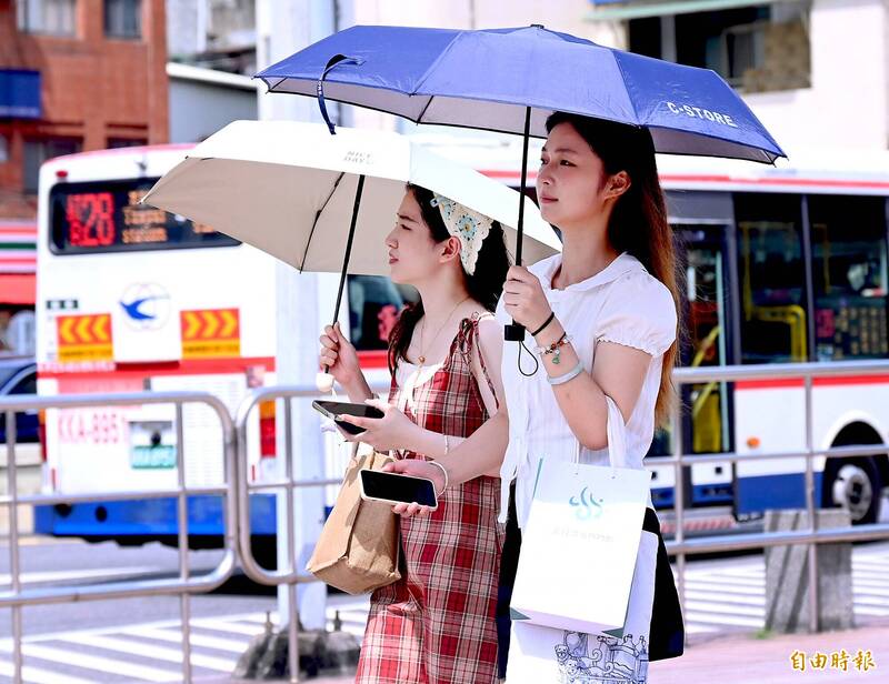 再熱兩天！週末東北季風接力報到 下週迎入秋最有感降溫