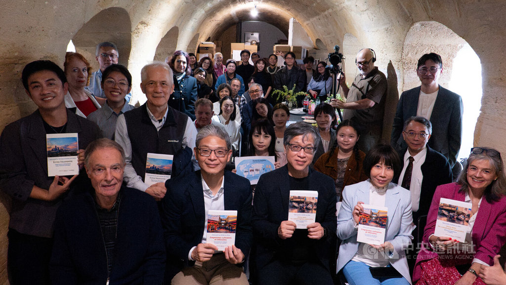 從知識與情感理解台灣   法譯人文社科新書巴黎出版