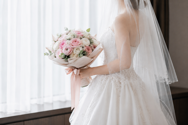 「韓國藝匠」無預警倒閉！準新娘沒婚紗穿 同業神救援暖哭全網