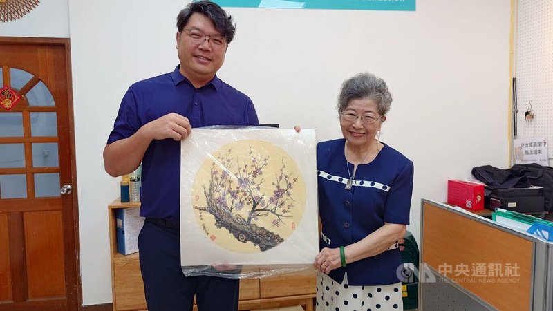 85歲開畫展　方惠子：繪畫讓人健康長壽神采奕奕