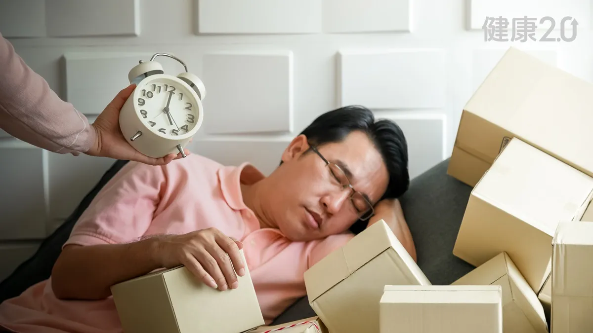 養生保健上課、開會坐著就睡著了？醫點出7大警訊 出現這些症狀別硬撐快就醫