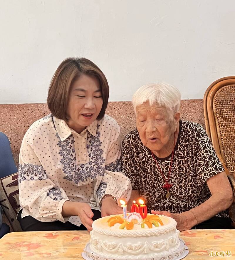 屏東百歲人瑞耳聰目明 愛喝咖啡、吃甜食