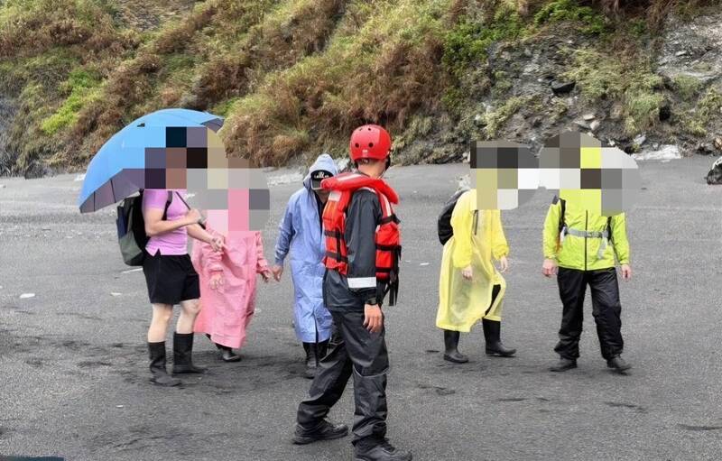 颱風天闖宜蘭神秘沙灘管制區 5人被舉發最高可罰25萬元