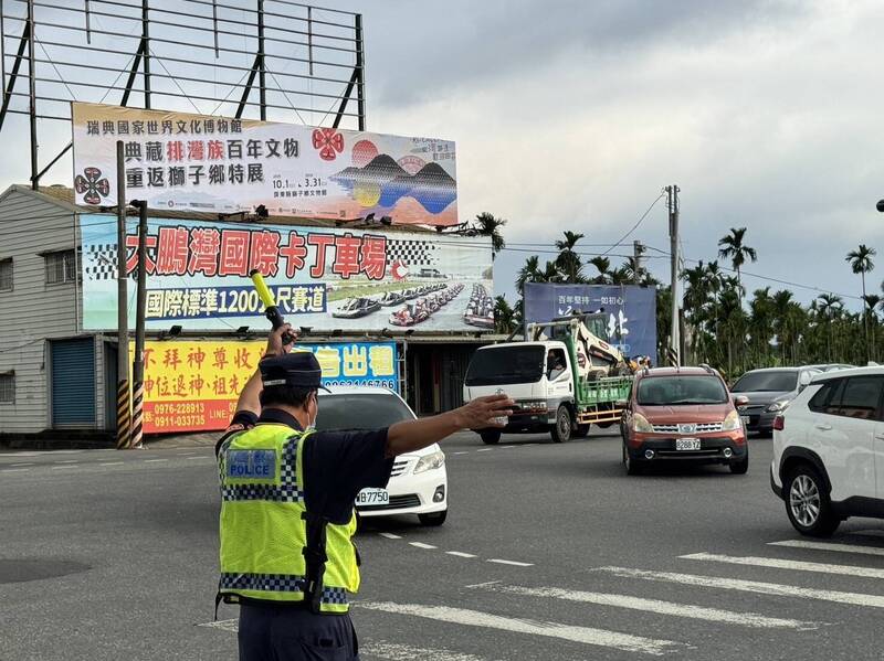 中秋生日全台最大土地公廟遶境 墾丁、小琉球訂房八成車潮湧現