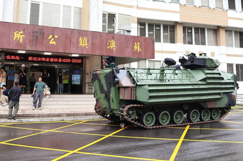 強颱薔琵來襲！蘇澳上次慘淹 海軍陸戰隊AAV-7兩棲突擊車進駐