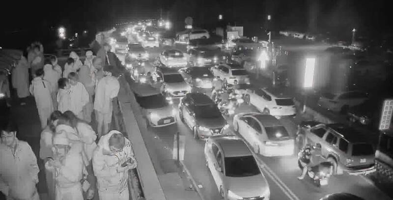 合歡山武嶺違停塞成停車場！ 太管處警告：恐擋救護將連環開罰