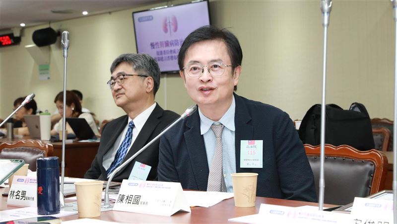 藍白修長者免保費 醫界怒批掏空健保根基