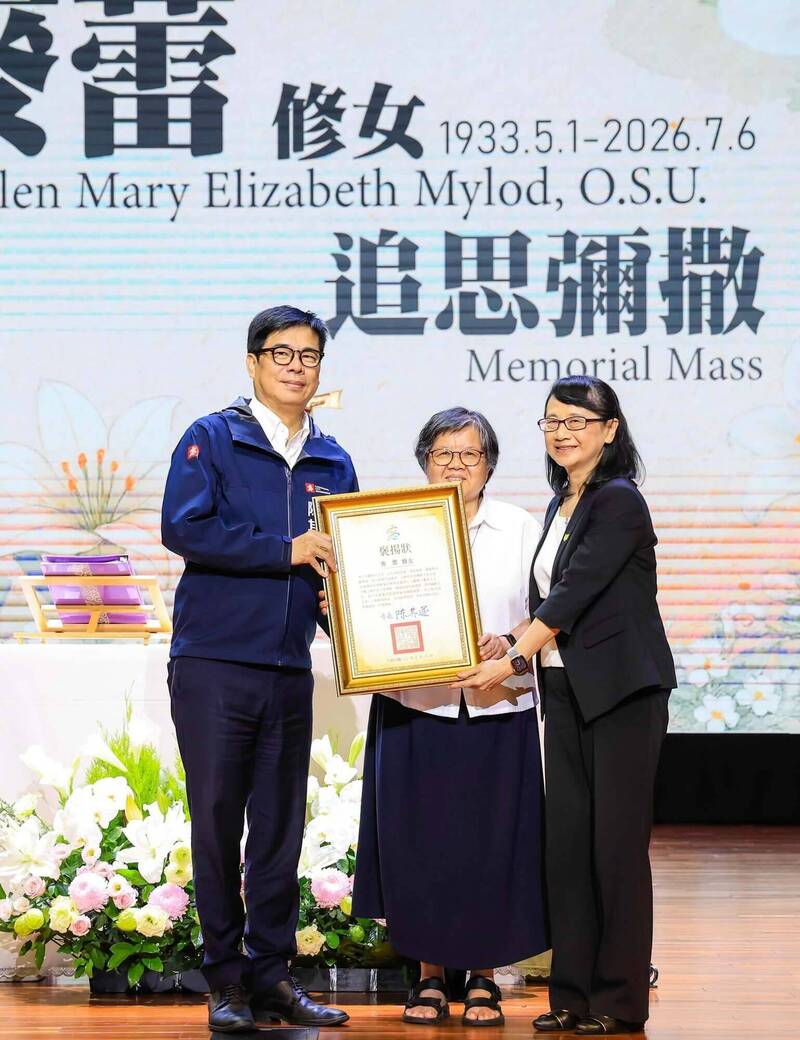 出席麥蕾修女追思彌撒頒褒揚狀  陳其邁：高雄永遠感謝您