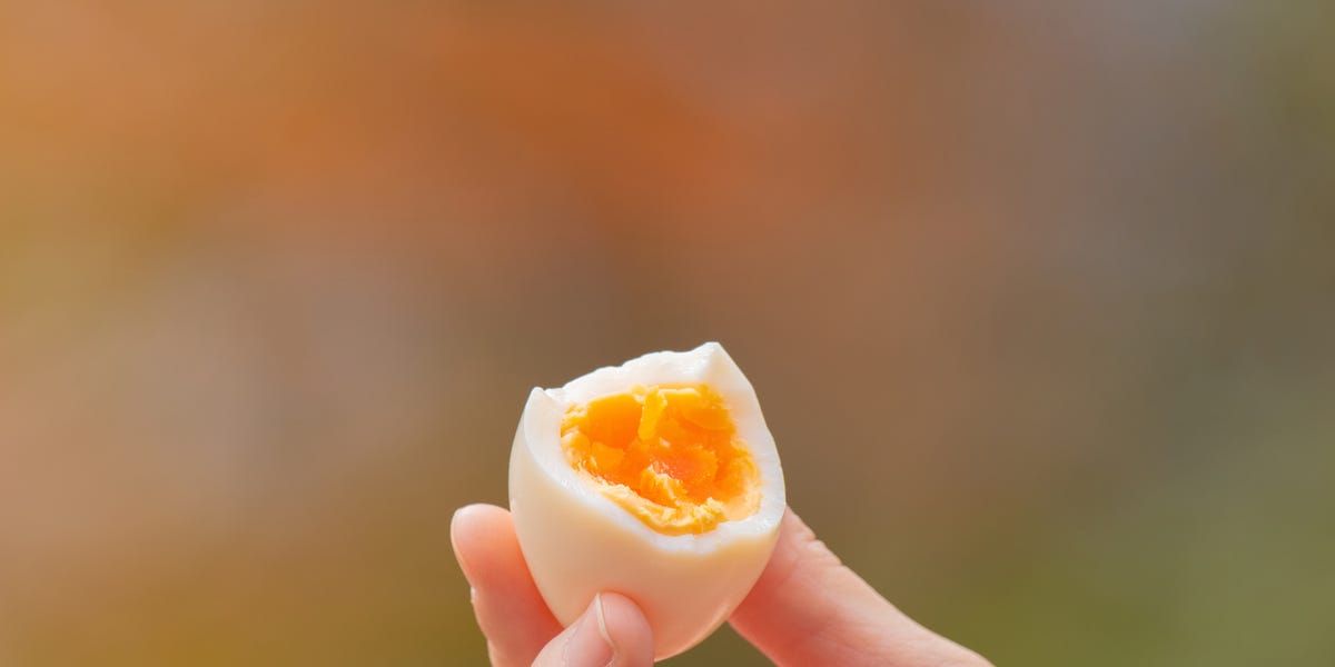 【WH專家專欄】每週吃5顆蛋防阿茲海默症？營養師揭密蛋黃營養、膽固醇迷思與吃蛋上限 - Women's Health