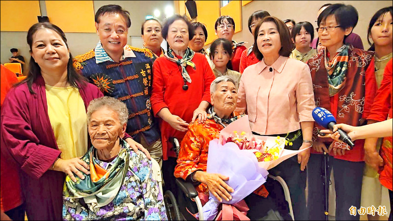 傳承恆春民謠 張日貴、陳英獲屏東文化獎