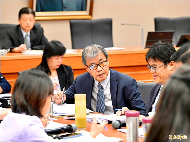 清大校長剛續任即另謀出路 教長：精進遴選、資訊揭露制度