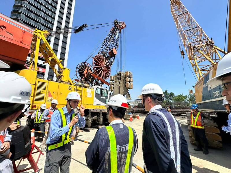 高雄市公共債務5年減244億  但自償性債務5年反增426億