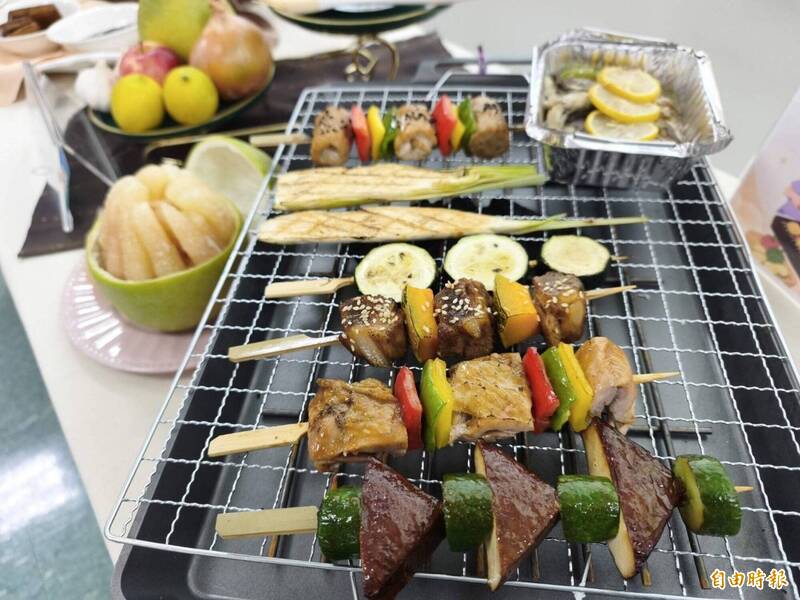 國三兒揪同學回家烤肉 人人主動掏參加費 網讚爆：家教太好