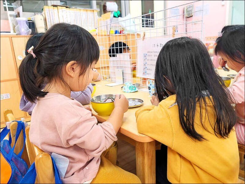 獨家》公幼代理老師行政獎金擬入法 追溯自去年9月施行