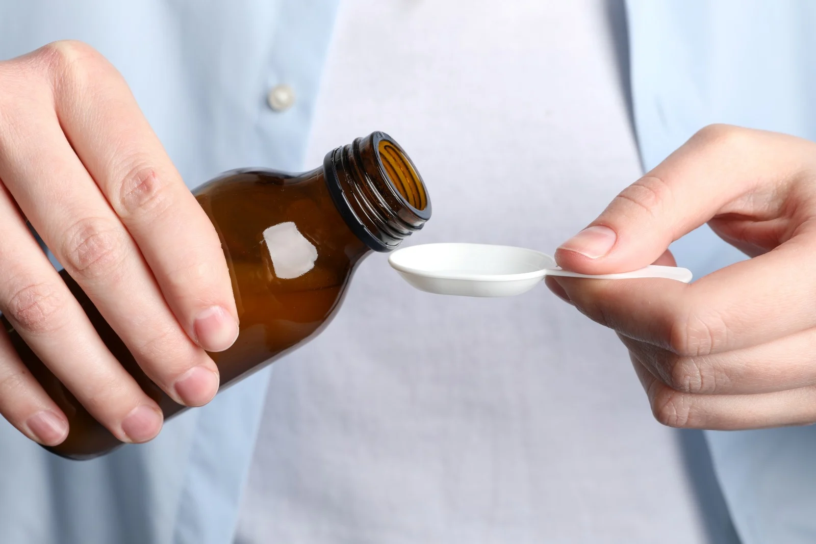 美沙冬是什麼？是毒品嗎？要喝多久？原理、副作用與療程詳解