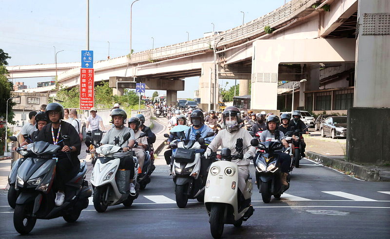 全台1400萬機車族騎車像在玩命？體檢台灣機車交通的地獄設計 - 倡議家
