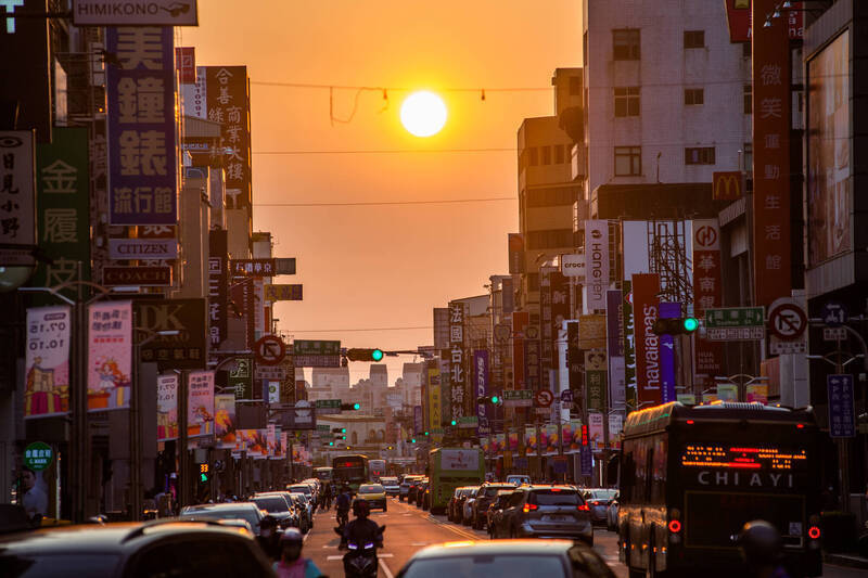 就在明天！ 嘉義連3天「曼哈頓懸日」 最佳觀賞路段、時段公開
