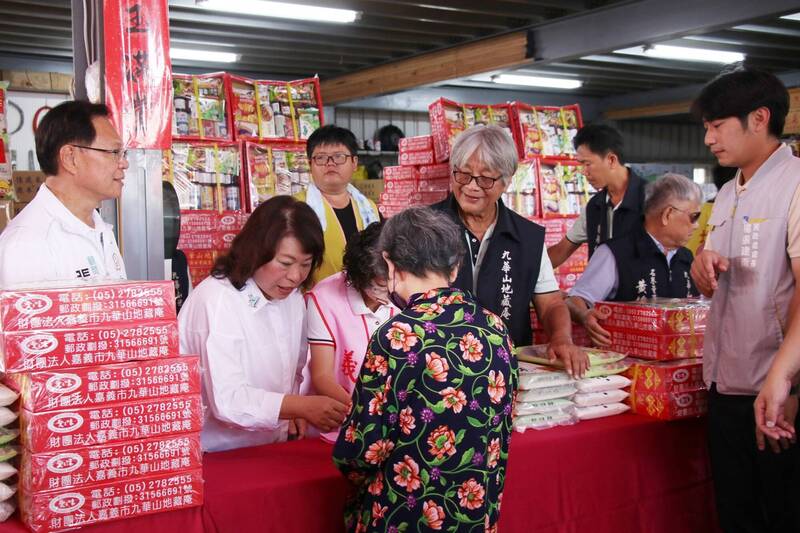 中秋送暖 嘉義市府攜手九華山地藏庵發愛心贊普品