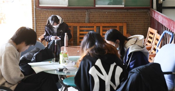 116學年大學考試簡章將公告　攜帶電子穿戴式裝置最重取消資格