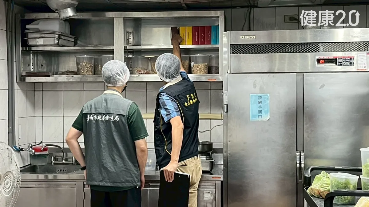 食安陷阱五星飯店出包！台糖長榮酒店被抓5項違規 豬肉原產地標示不實、存放過期金箔