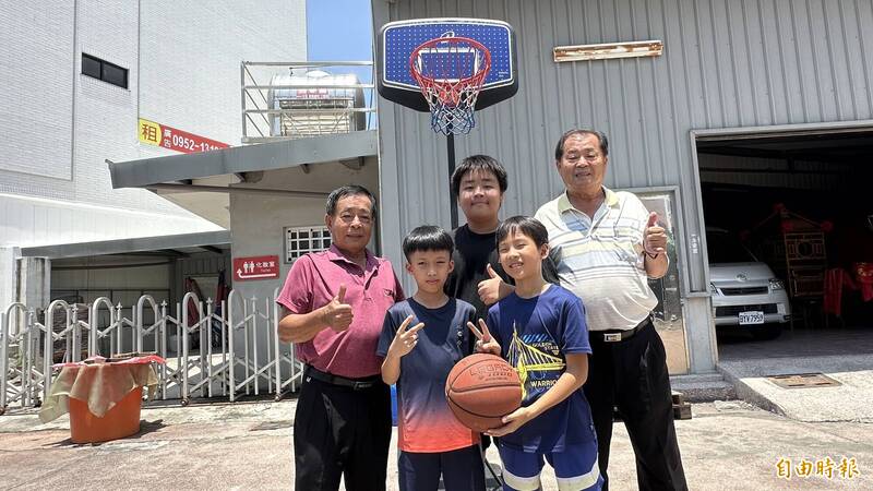 台南新市3里首度合辦三對三籃球賽、泡泡秀 6樣點心免費吃